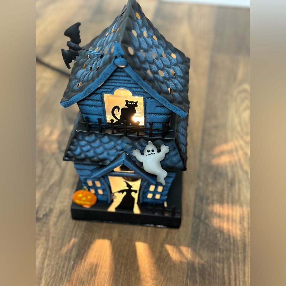 Haunting Good Time Scentsy Warmer - Picture 11 of 12